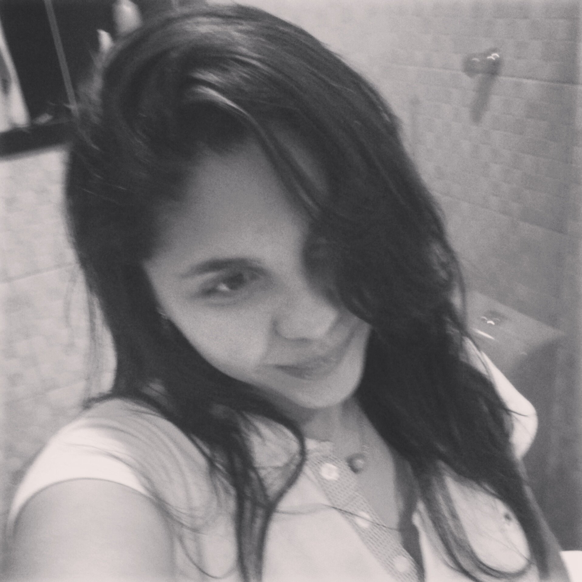 A meninα do sorriso sincero; dα risαdα esquisitαα; dos sonhos impossiveis; dα esperαnçα interminαvel que deseja ser FELIZ ♥