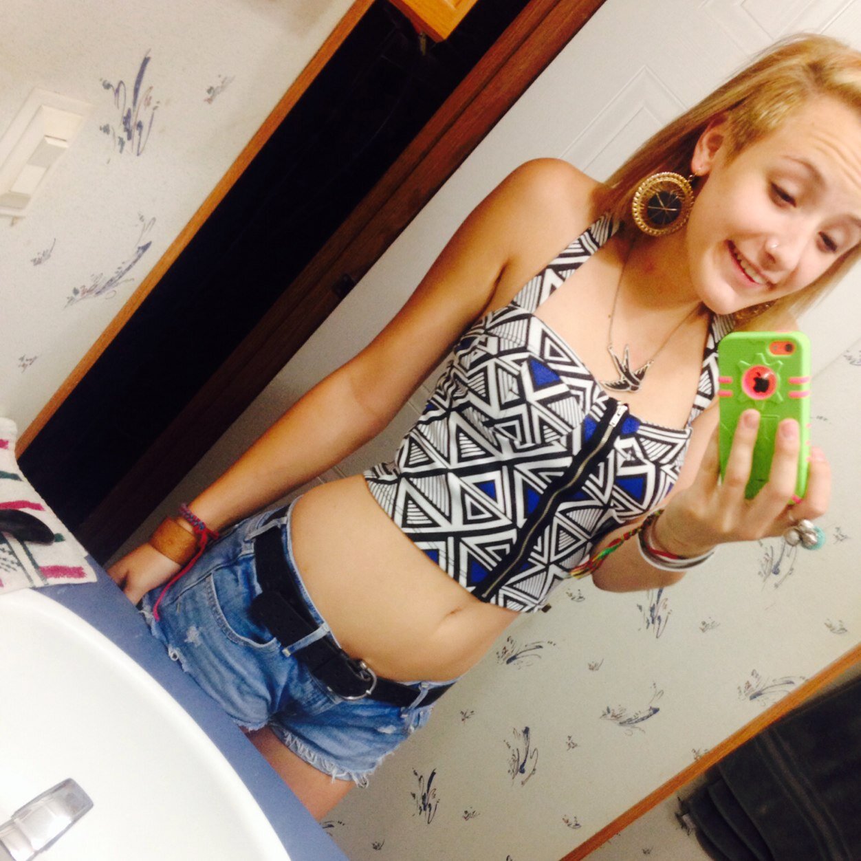 another dirty hippie in 423
smoke good weed and love good people