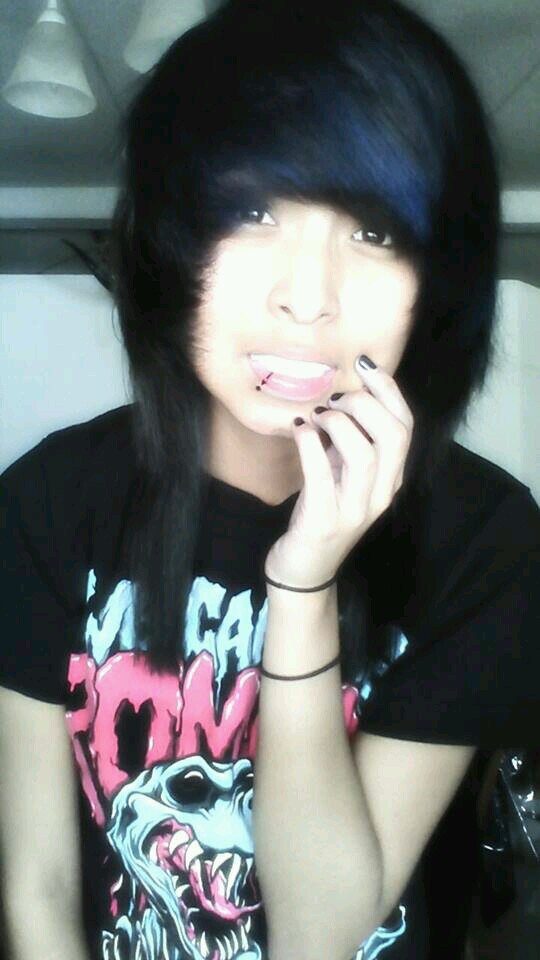 KaylaBitsilly's profile picture. My name is Makayla Begaye! (: The official Kayla Marie Bitsilly, follow me and I'll shall follow back. Music is my life! 3 c: