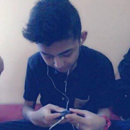 Gue single , tetep woles , gak ada pacar , gak hopeless , anti galau , anti ngenes , tetep kece , i'm georgez , wajah tampan dari dulu . B) XD