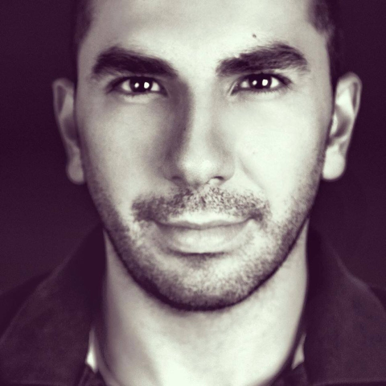 RogeSuarezFans's profile picture. Twitter de FANS de Rogelio Suárez @erresuarez (#Chakas en @HNMPL_MX, #Linus en @CharlieBrownMex, #Eva en @Caleidoscopiota y #SilviaH y #Zazá en @lacagemx) =)