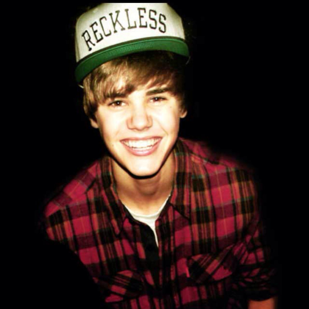Im a BELİEBER. Name is Bilgesu. My 16 years old. I live in Turkey.                               ❤️     I LOVE YOU JUSTİNN BİEBERR ❤️ 