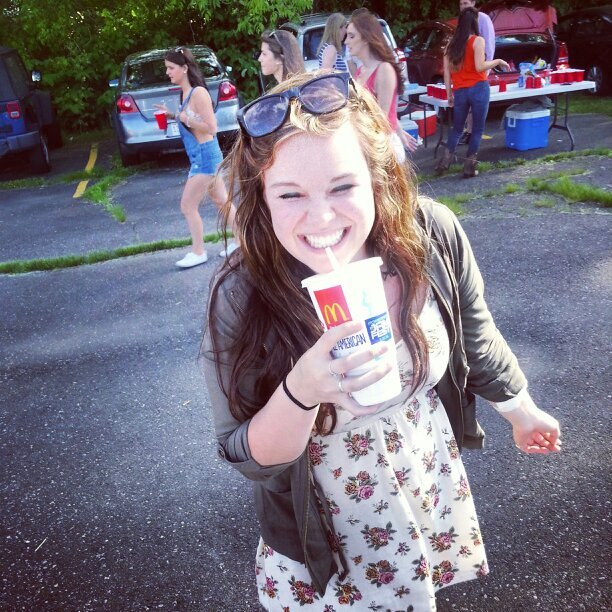 ericamichellexx's profile picture. fuck it.