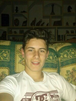 MariiCarmen14's profile picture. Pero la novedad se convierte en costumbre , dime que no vas a durar mas sin que te alumbre . ~ César Rivera García ~ ♡ 20 ♡