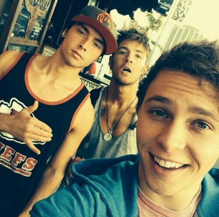 Emblem3  Shadowhunters  AbbyTravis