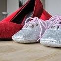 Jeune maman d'une grenouille toute rose et formatrice multi-tâches... Fan de rock, de chaussures et de swatch...