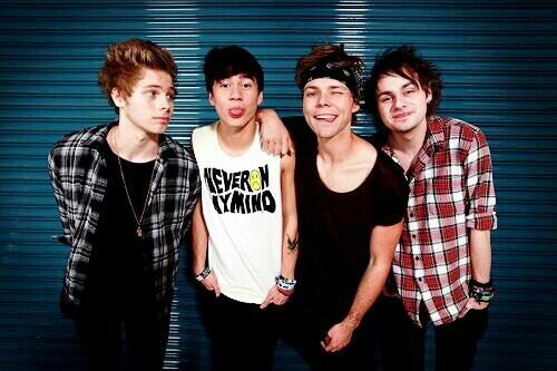 Just a reminder that 5SOS love you.                            love @INCALUMSBOXERS