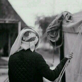 ‏‏ادري وحشتك ؟ لو تكابر بَ صدك
وادري خيالي مَ يفارق خيالك    سبحان الله العظيم ♡♥