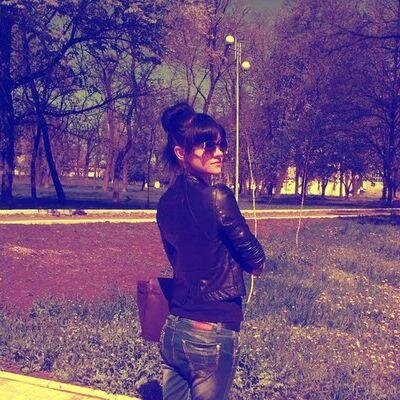 Вот такая. Просто люблю обсуждать интересные события. Родилась в замечательном городе. Как человек я очень раскрепощенная. Пытаюсь мыслить легко.