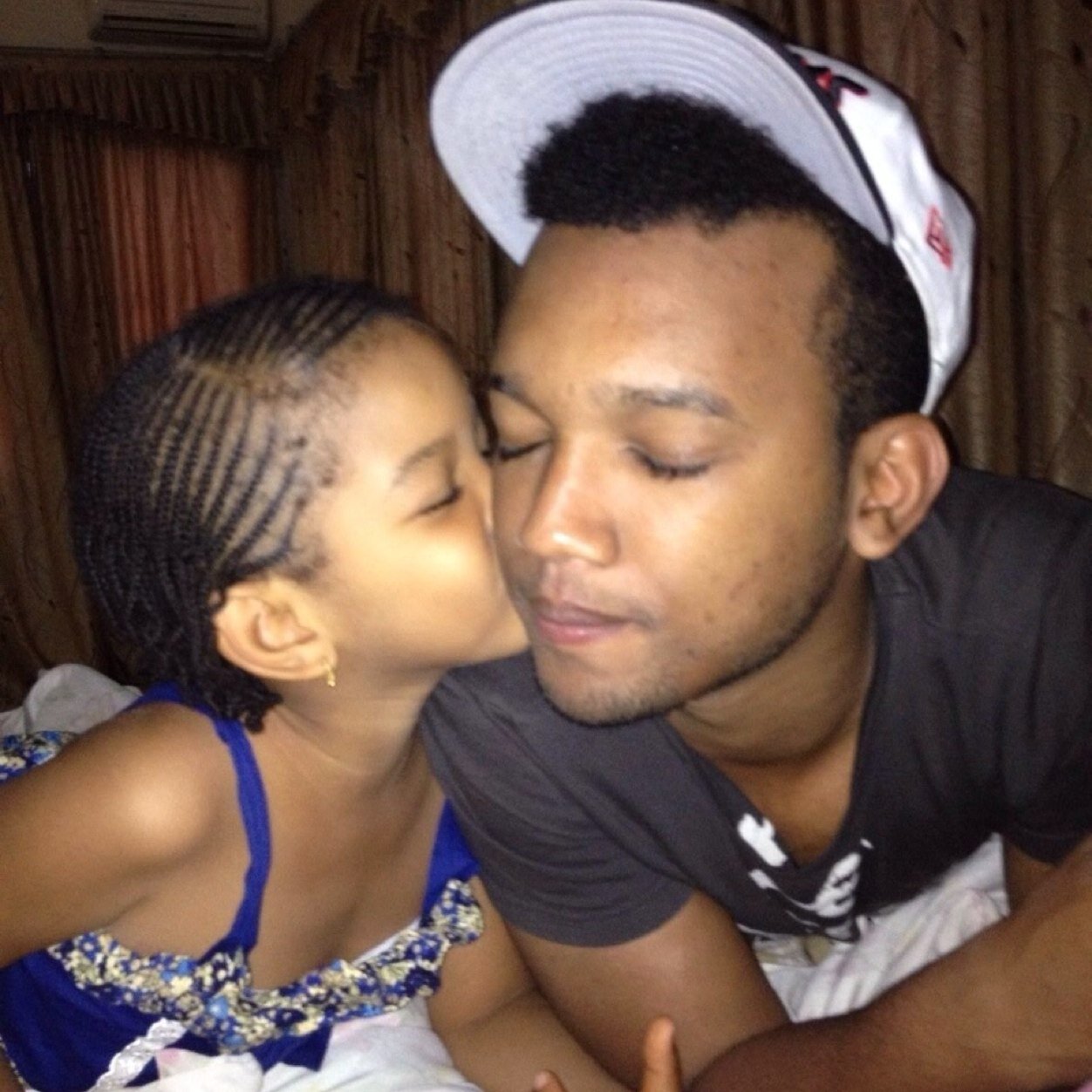 elplagua's profile picture. ✌✌ THINK..LAUGH..CRY,,, 👻Sidy