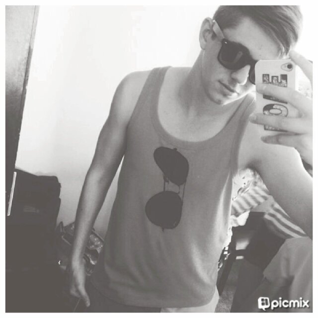 I'm a parkour athlete and trickster. I also have a passion for sport and music. Follow me :D