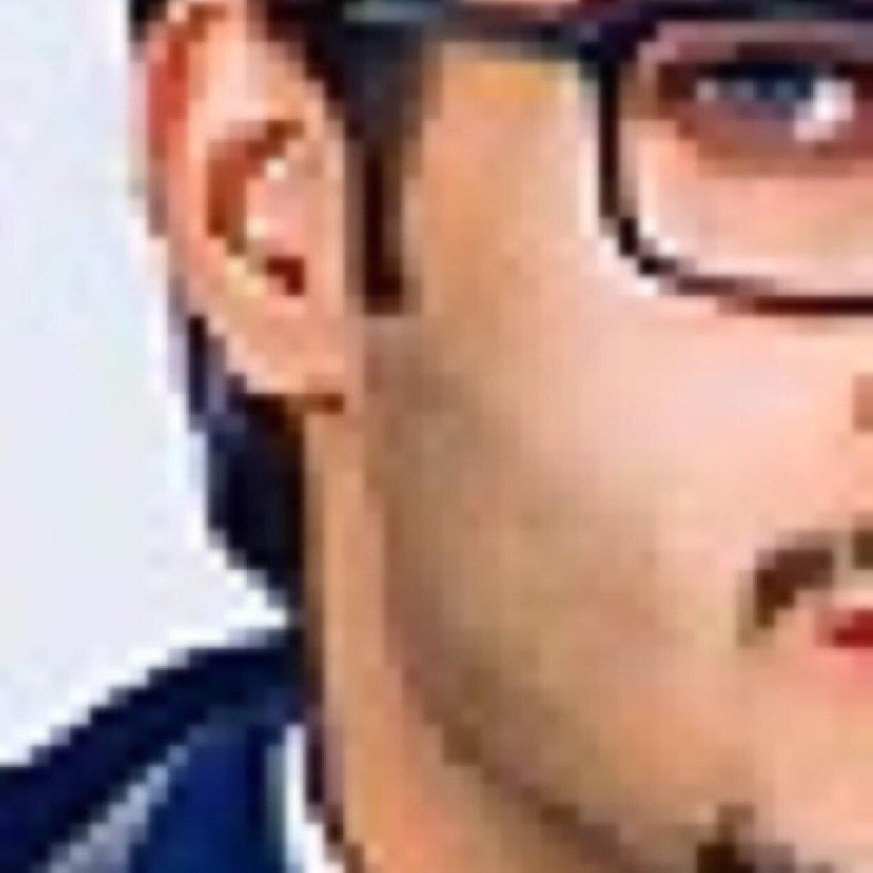 كتاباتي ؛ جُزء صادق , وجُزء غامض ،وجُزء من ذوقي وجُزء ، يستحيل ان يفهمهة غيري /مفضلتيء تجدو فيها تغريداتي وبوحي