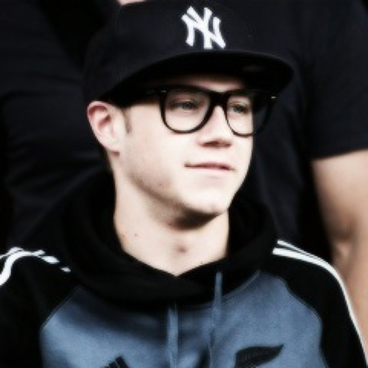 spam account for getting niall-harry/5 and calum-ashton-band/4.