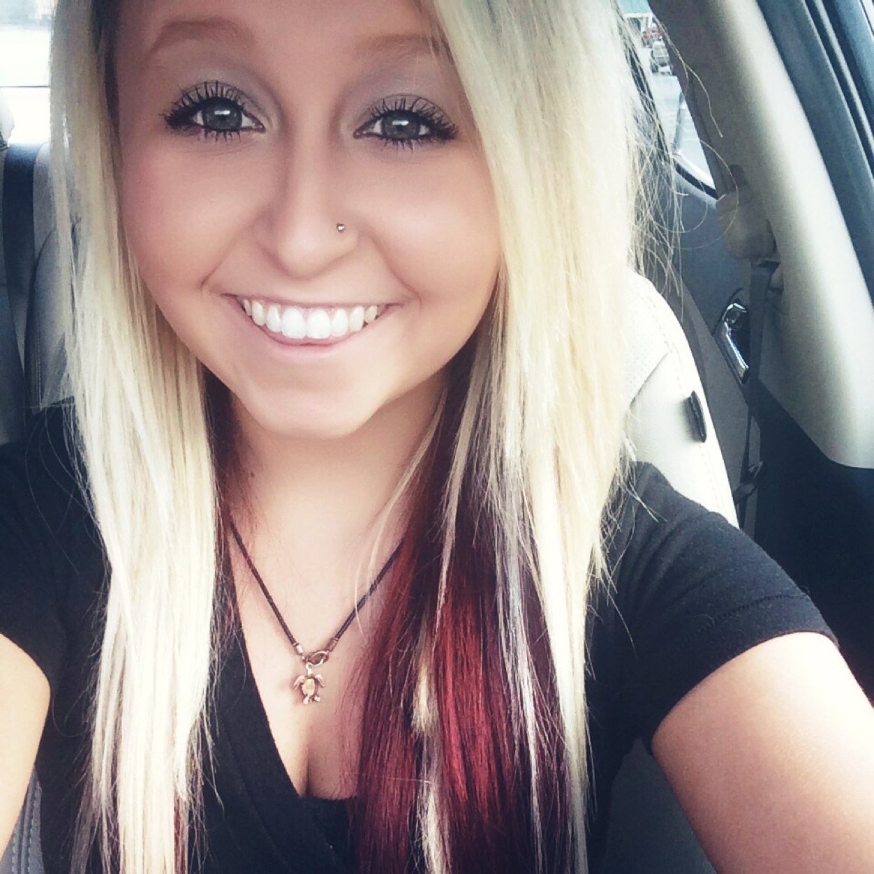 victoriaa_mp's profile picture. 