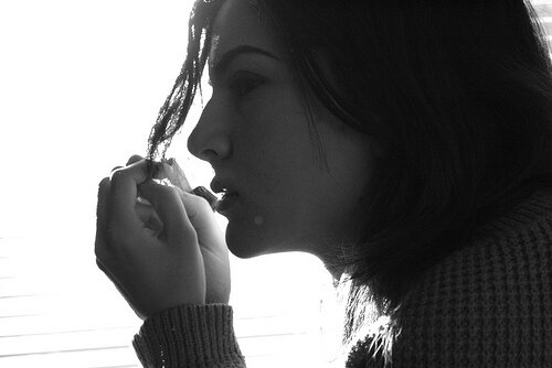 mujer invisible busca hombre transparente pa hacer lo nunca visto.