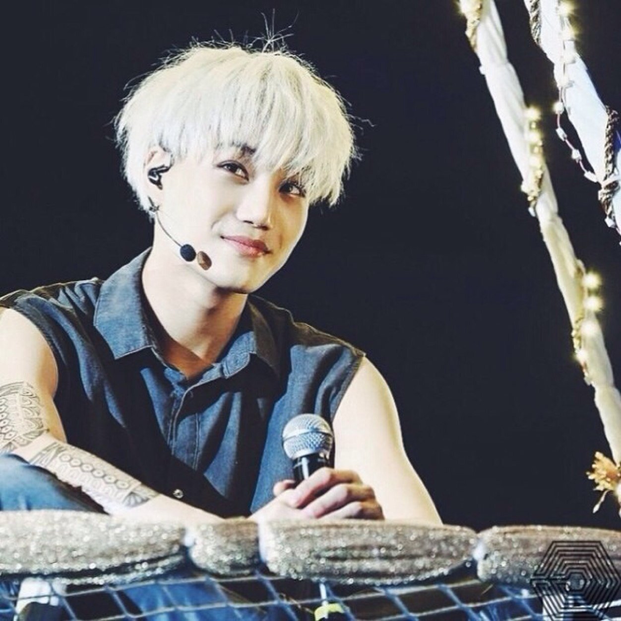 free follow from @exoxohugs :)) you do not need to follow this account, follow @exoxohugs instead thanks!