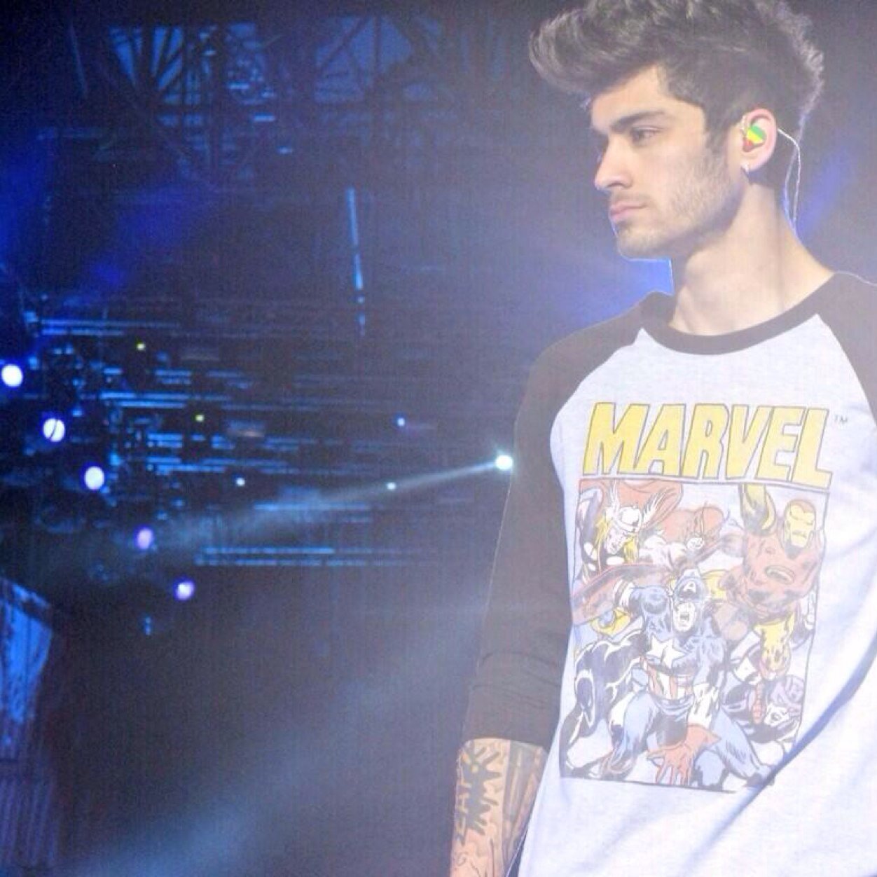 dont follow this acc go and follow @spxrklezayn