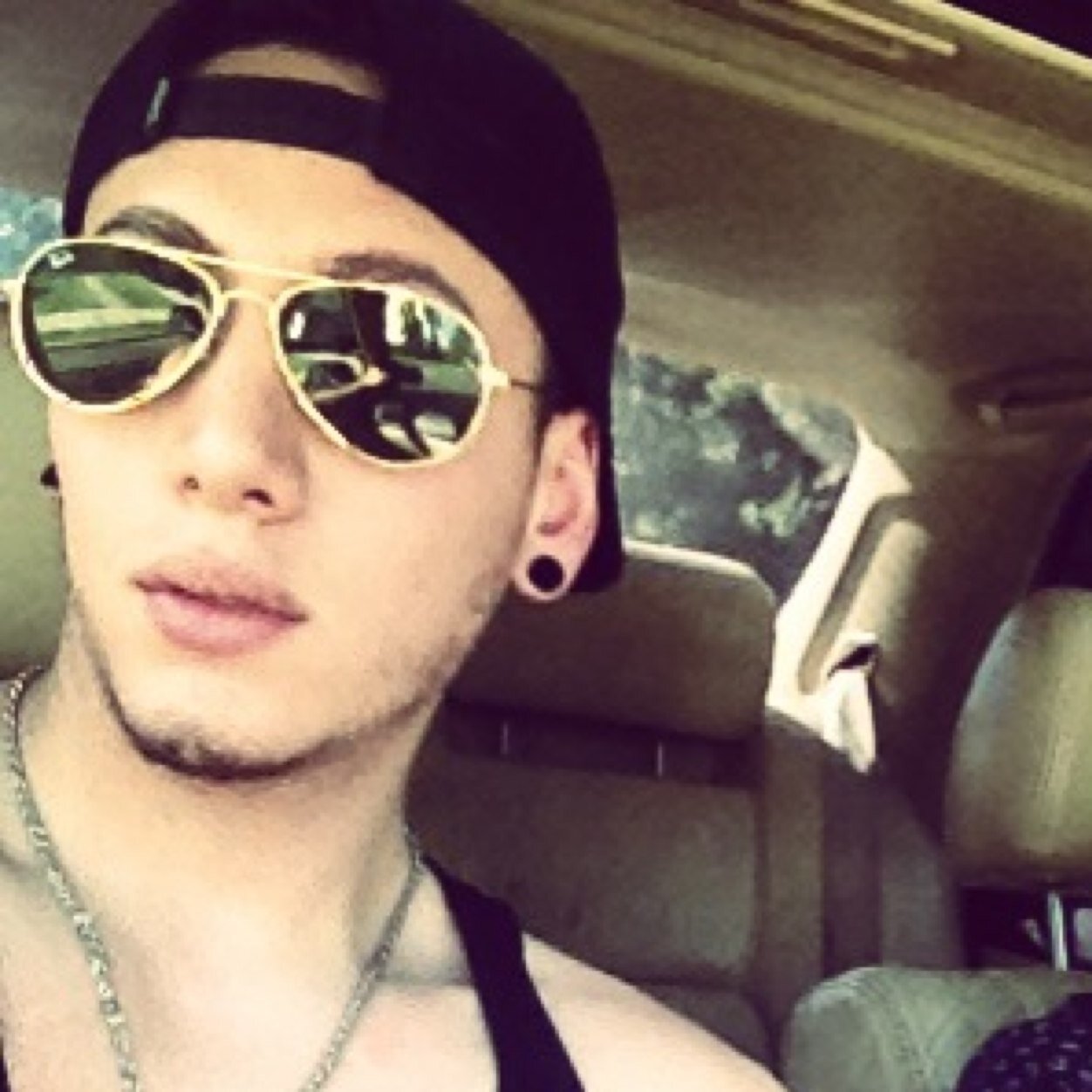 chilliTzChris69's profile picture. So love the poeple that treat you right. Forget about the ones that don't. And believe that everything happens for a reason.