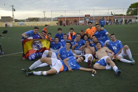 Estudiante de cafd en la Ucam.Amante de todos los deportes sobre todo de futbol.Mi destino ser profesora de educacion fisica y entrenadora de futbol