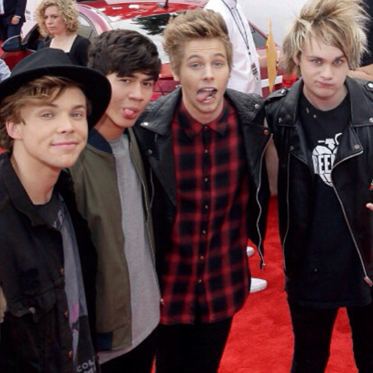 heretohelpRT's profile picture. Hey everyone! I'm here to help with getting your follows. Please follow my main account @irregularirwin • GOODLUCK WITH YOUR FOLLOWS•