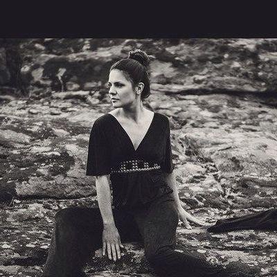 Здравствуйте все. Мне нравится общаться с людьми. В жизни коммуникабельная. Живу в прекрасном городе. Хочу думать шутя.