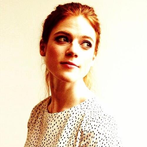 JCQuaranteHuit's profile picture. 23. Irlandesa. Ex-criada de la lisiada de la Señora Gillenornand. Tengo un bebé precioso, pelirrojo como el fuego. #2ndGeneration