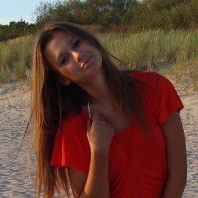 Такая. В жизни коммуникабельная. Хочу думать шутя. Живу в прекрасном городе. Мне нравится общаться с людьми.