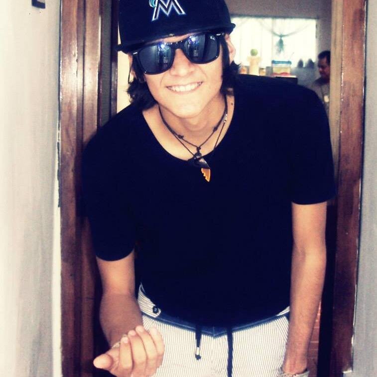 insta: freddychaconjse, ing electronica, Te Amo @ClaudiiaGSG, Amo el futbol ... amante de la verdad  amo la playa y el chocolate :$