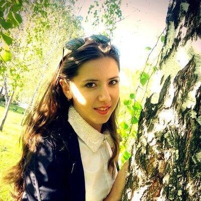 Приветствую всех. Стараюсь жить свободно. Люблю обмениваться мнениями. Коммуникабельная в жизни.