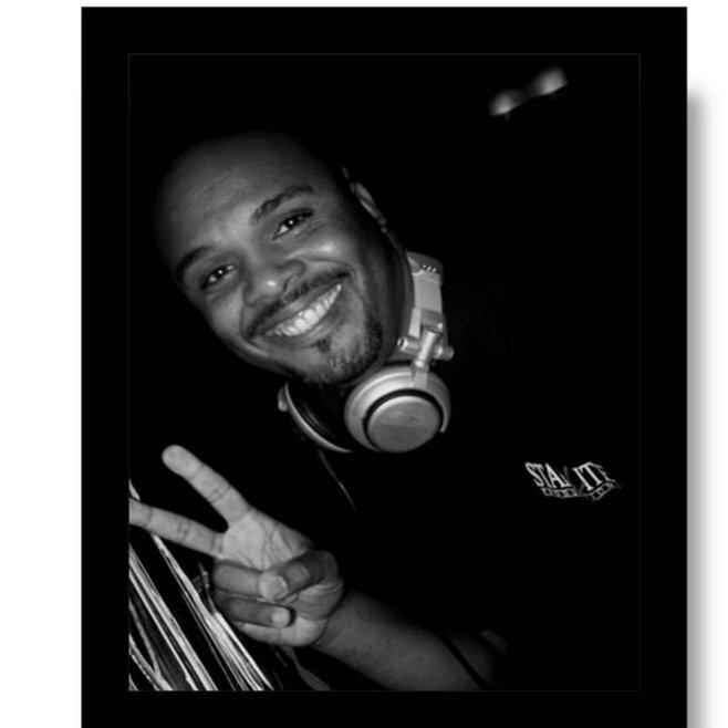FrankieVibe's profile picture. DJ Frankie Vibe is a Soulful/Gospel
 House Mix Show DJ and Founder of House Of Inspirations Mixshow. https://t.co/oUoE0T32Su