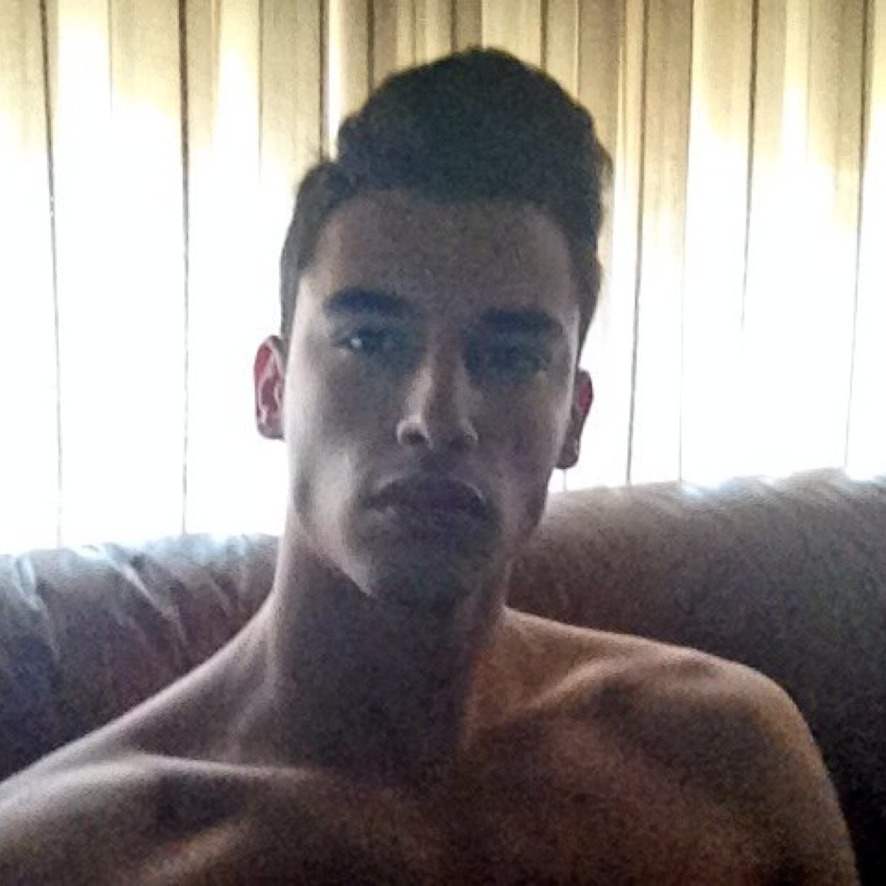 vive cada momento como mejor puedas sin pensar en lo qe pasara :)
Insta: josee__97
