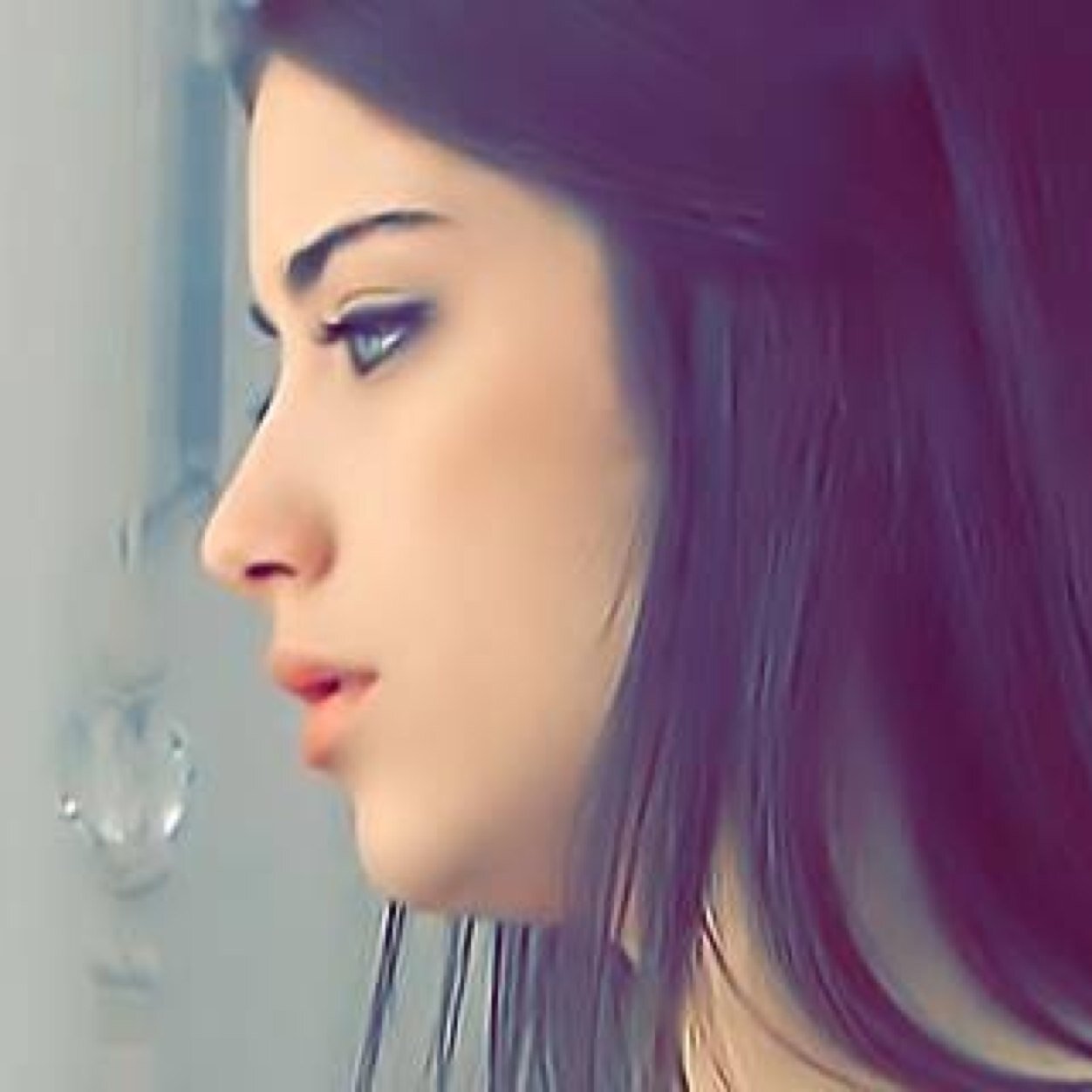 انا مجموعة إنسان تشتت في هذا الزمان كقرية مهجورة،انا لست معي،انا هناك معهم ..كنت هنا يوما ما..وفي يوما ما لن اكون..اعيش حالياً في مدن الاحلام لضيق الواقع