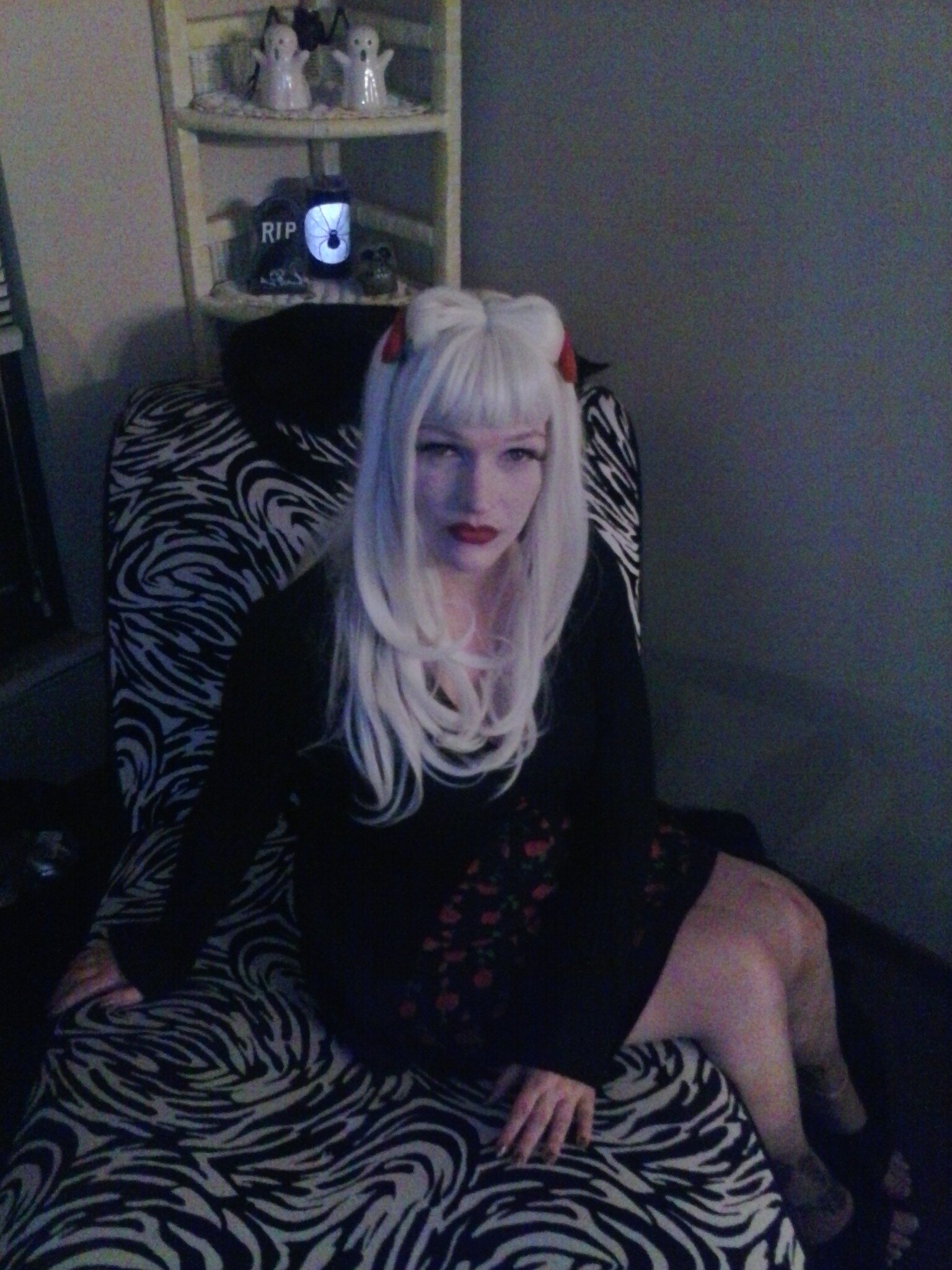 wormwoodstar443's profile picture. Adorn Thyself! A collection of unique vintage/retro dresses, shoes and accessories.