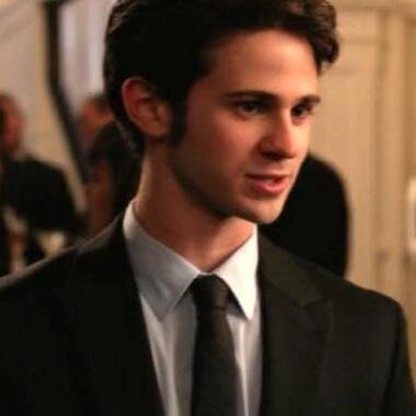 Falecido da Season2 de #Revenge e atualmente assombrando sua timeline.