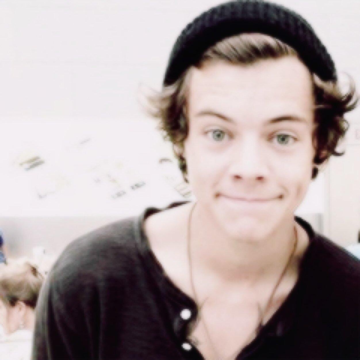 #ClonFamily {Dangercito bb}{Connor} {Negrito} |{Harry, bb sos mio y de nadie más, te adoro mucho aka tu Louis}