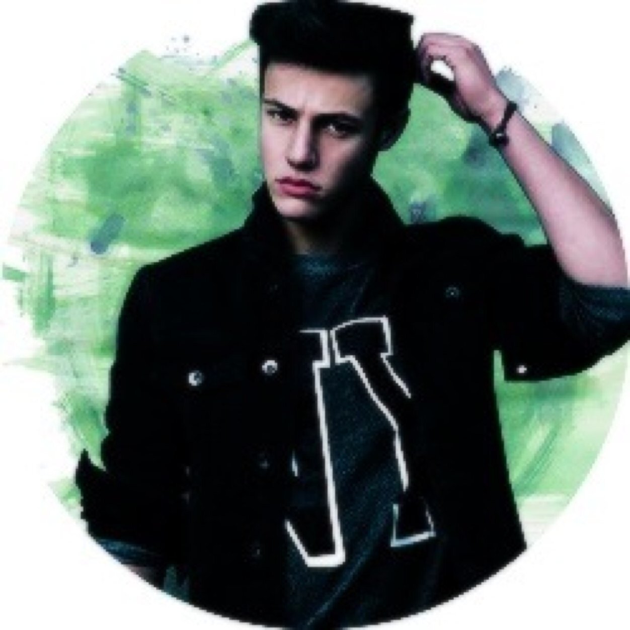 Follow Follow @Ohgodcameron and get her to 11k follows please! OR I UNFOLLOW YOU
