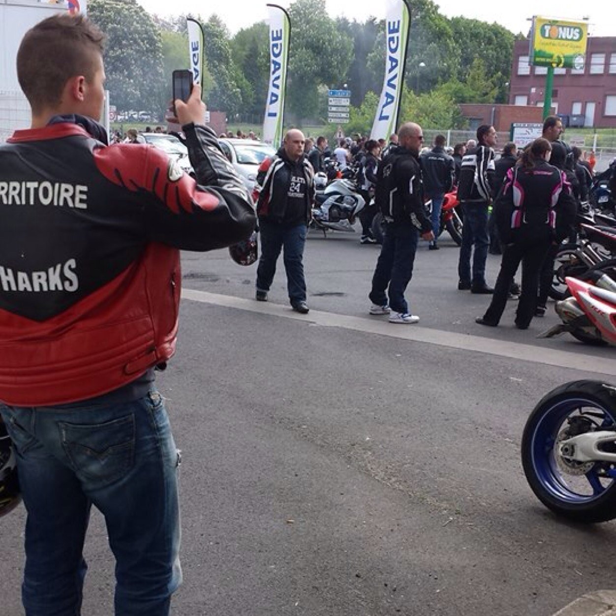 Axxel62's profile picture. Life is a joke