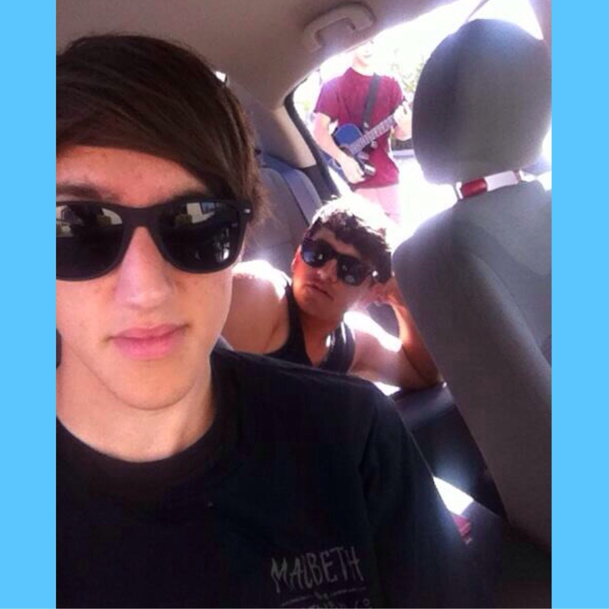 I play in the band @1000x_official... My official twitter is @sidney1000x. Here to spread the word about us :)