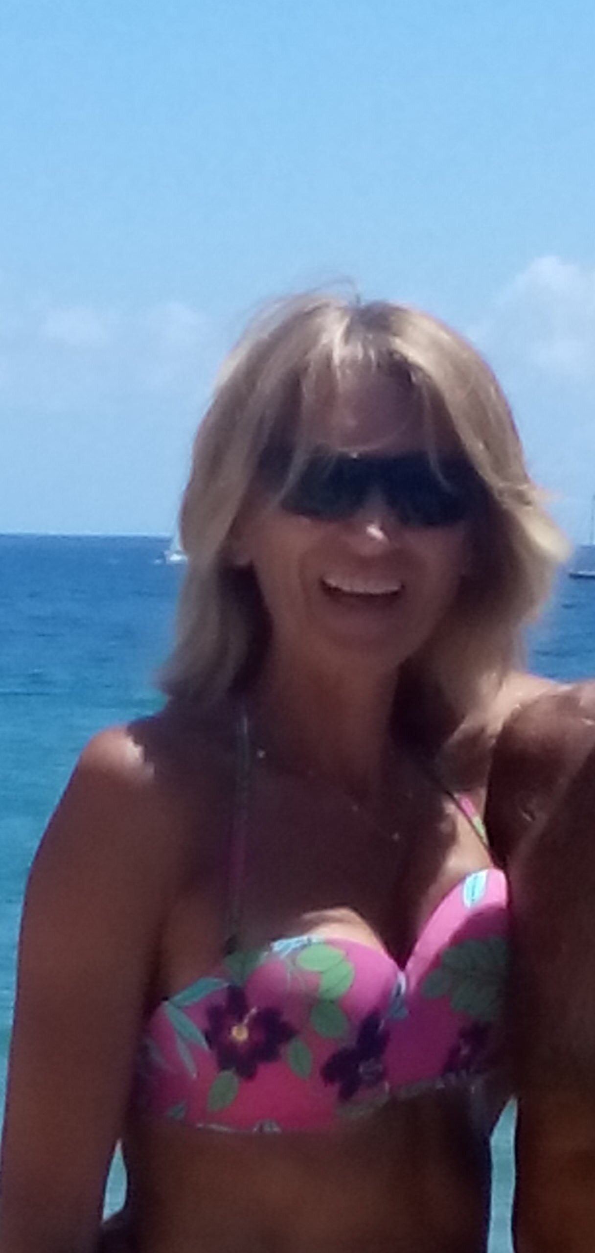 claudinemourjan's profile picture. Food for thoughts....only thought of food