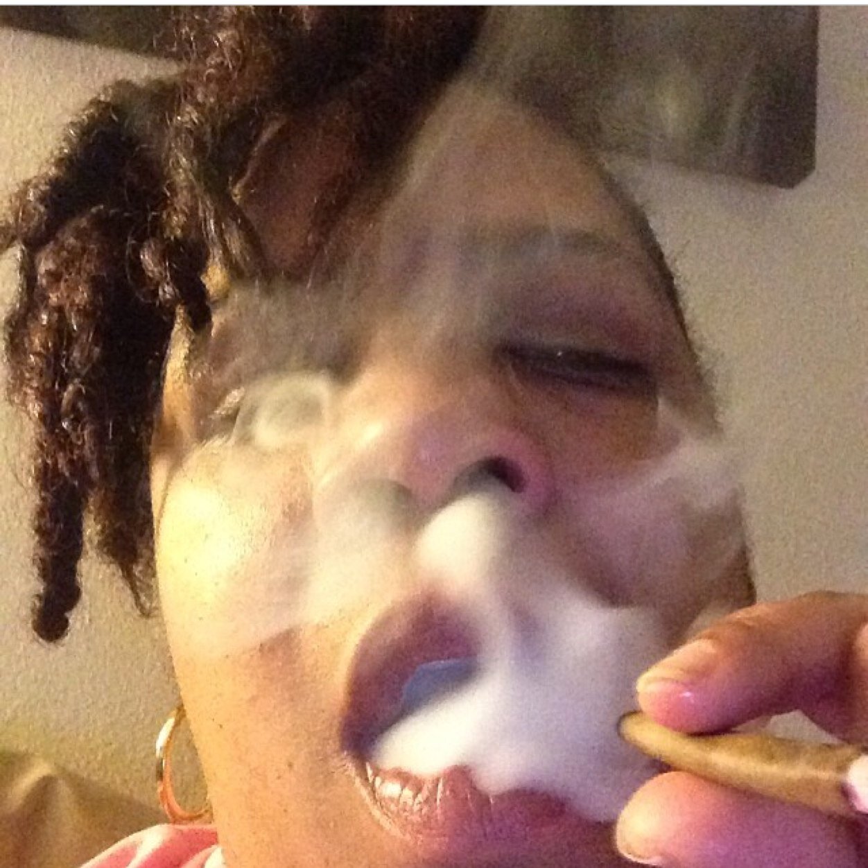 Kushthejunkie's profile picture. I am a Topshelf Private Reserve smoking Exotic Og kush rollin Phenom!!!! Fwm #KeepItLit