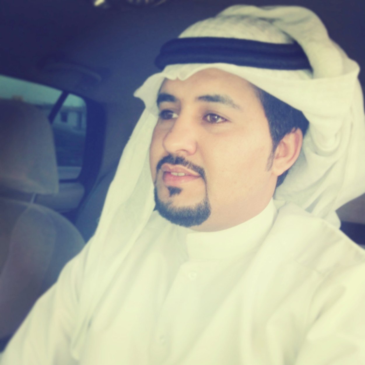 ليس جميع تغريداتي تعبـر عن حالتي بل مجرد سطور أعجبتنـي .. فحيآتي لا تنطـرح أمـام أنظـار الجميع