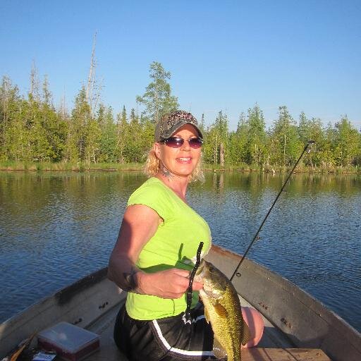 Wildlife Artist who's passion is with the outdoors. Hunting, fishing, trapping and enjoying nature is my therapy.