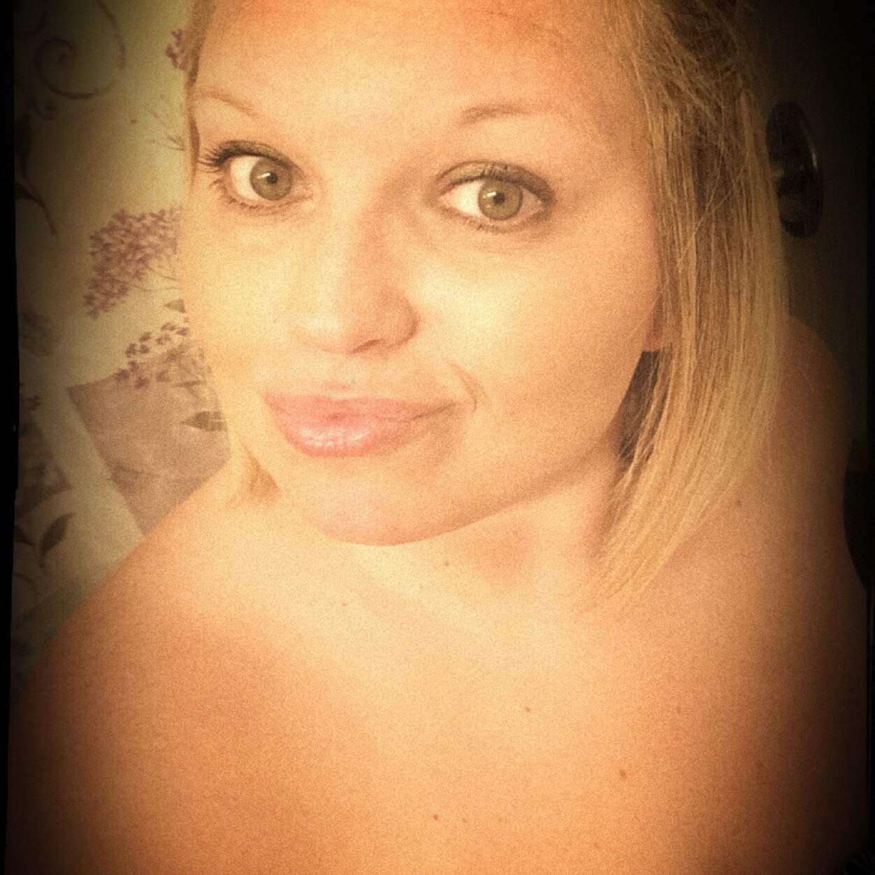I am a fun & loving girl! I know how to have fun. I love my friends & family!! I may look innocent but you know its the quiet ones you have to watch out 4!!