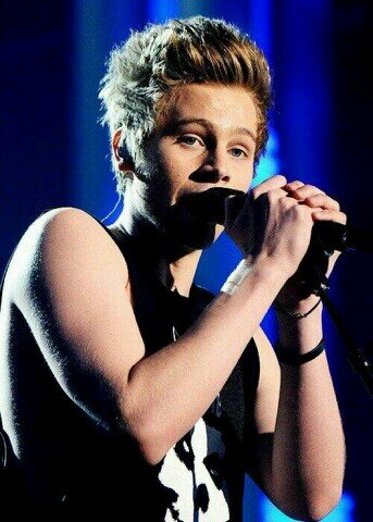 Harry,Niall,Liam,Louis,Zayn,Luke,Ashton,Calum and Micheal = my happiness