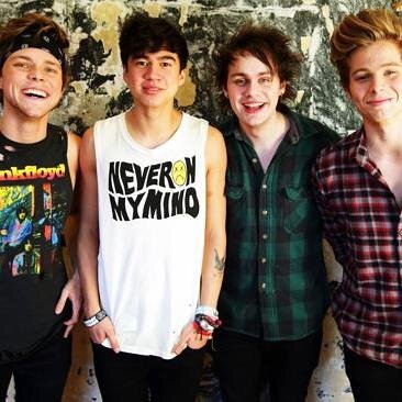 i'm right here when you gonna realize' 5SOS?