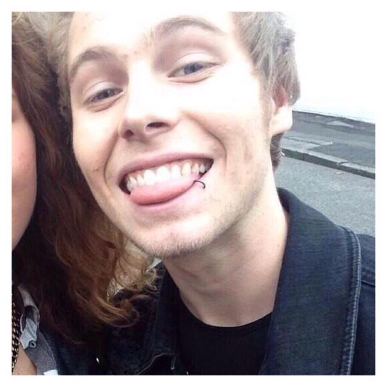 Heres a free follow bc why not, go follow my main @cobaincaIum thank u xxxx