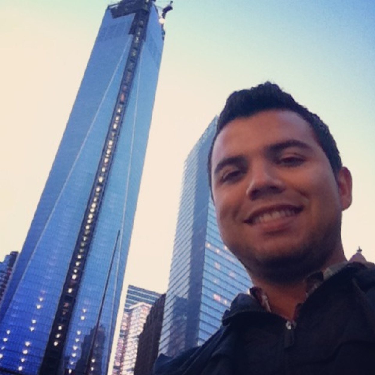 Comunicador Social y Periodista-Periodista Digital - Diseñador Industrial - Productor de Cine y Tv. CEO de https://t.co/JbCYxY9TGB