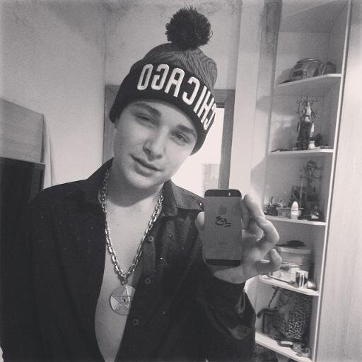 ´´faço tudo que quiser pra te fazer feliz´´
