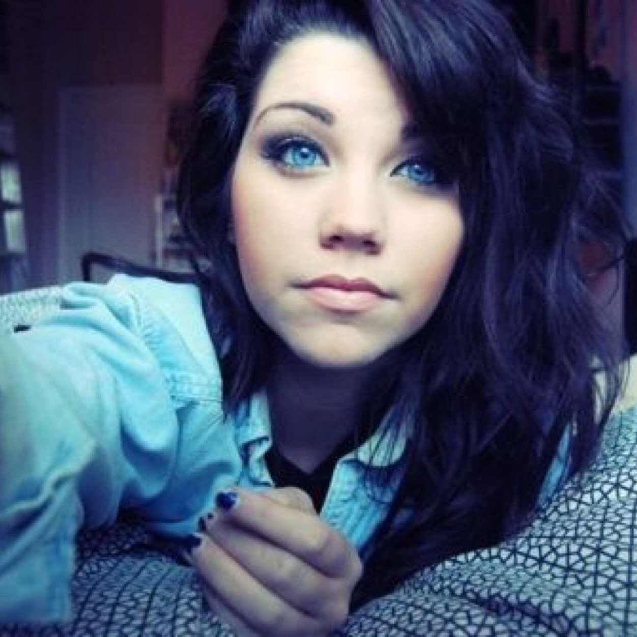 I was told not to talk to strangers but fuck it im going to do it anyway ~ RP ~ Single ~ Straight ~
