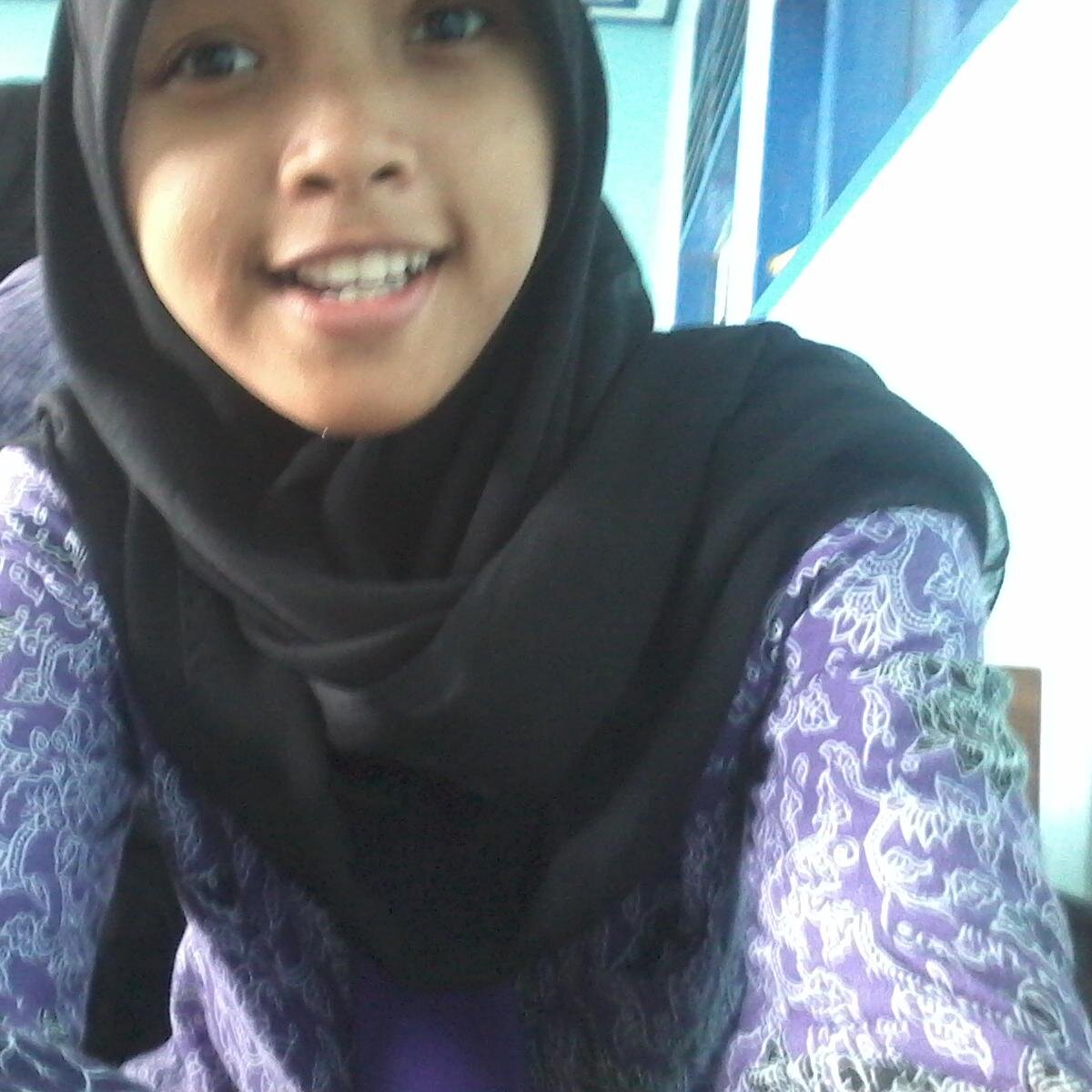 TriWulan_RatnaS's profile picture. Ketua PMR SMP Negeri 6 kediri ,